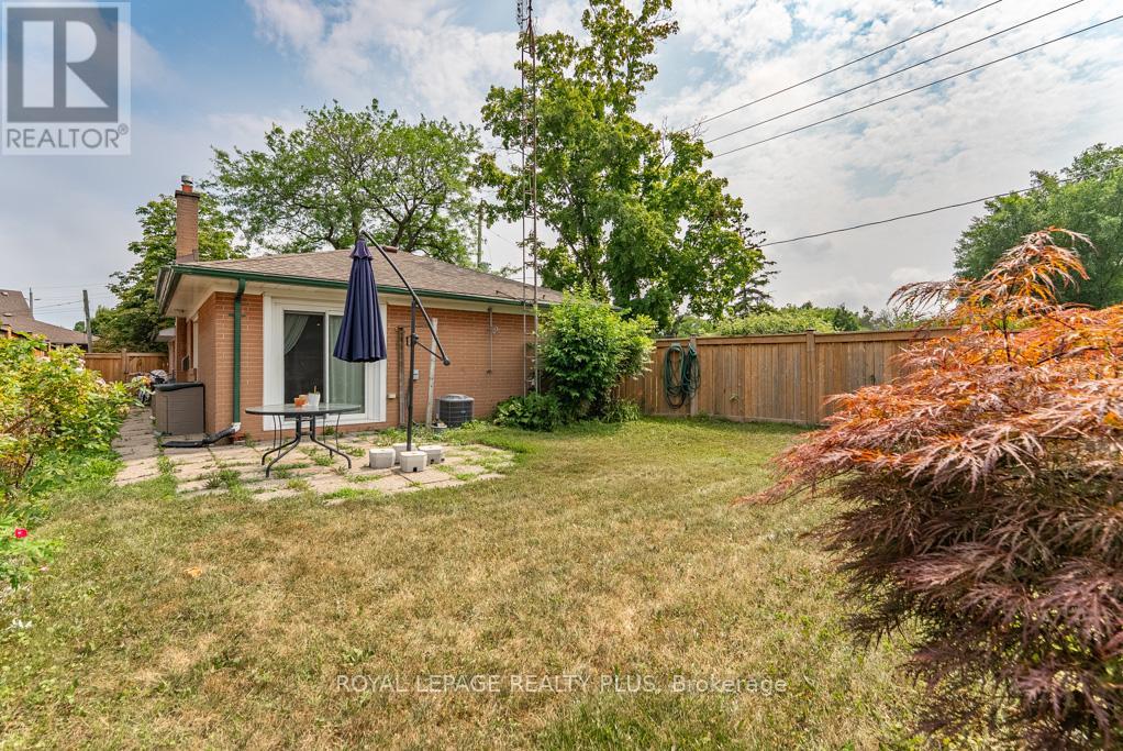 Photo 29 of 431 Sherin Drive, Oakville ON