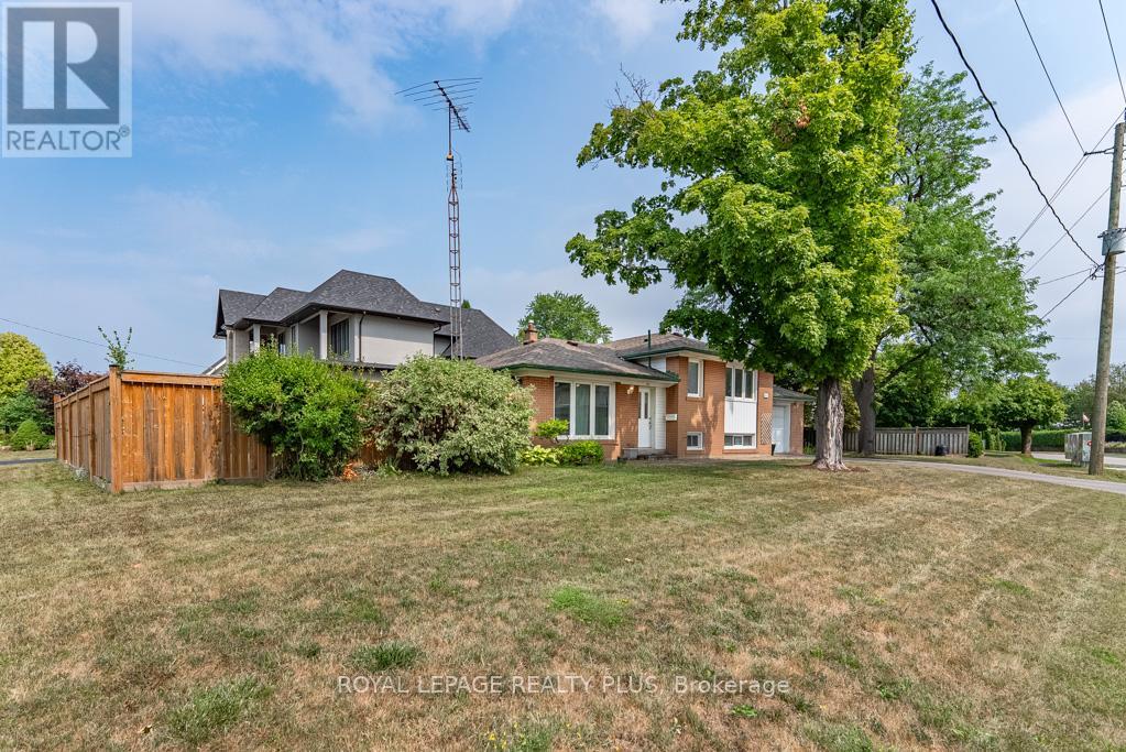 Photo 4 of 431 Sherin Drive, Oakville ON