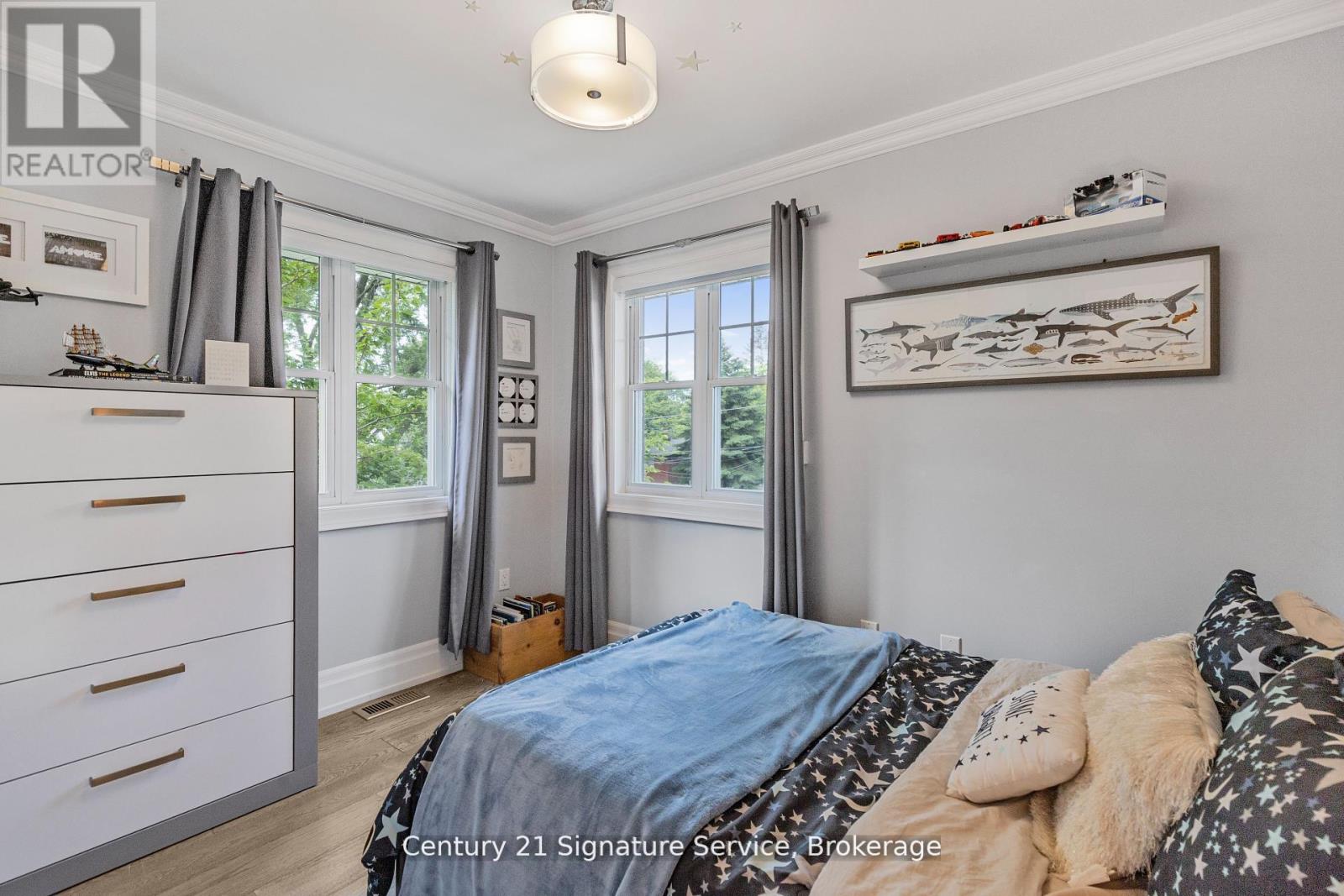 Photo 14 of 33 Mcintosh Avenue, Toronto ON