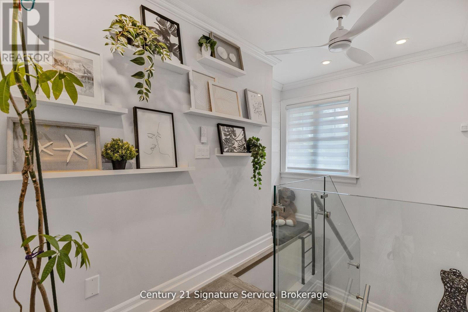 Photo 15 of 33 Mcintosh Avenue, Toronto ON