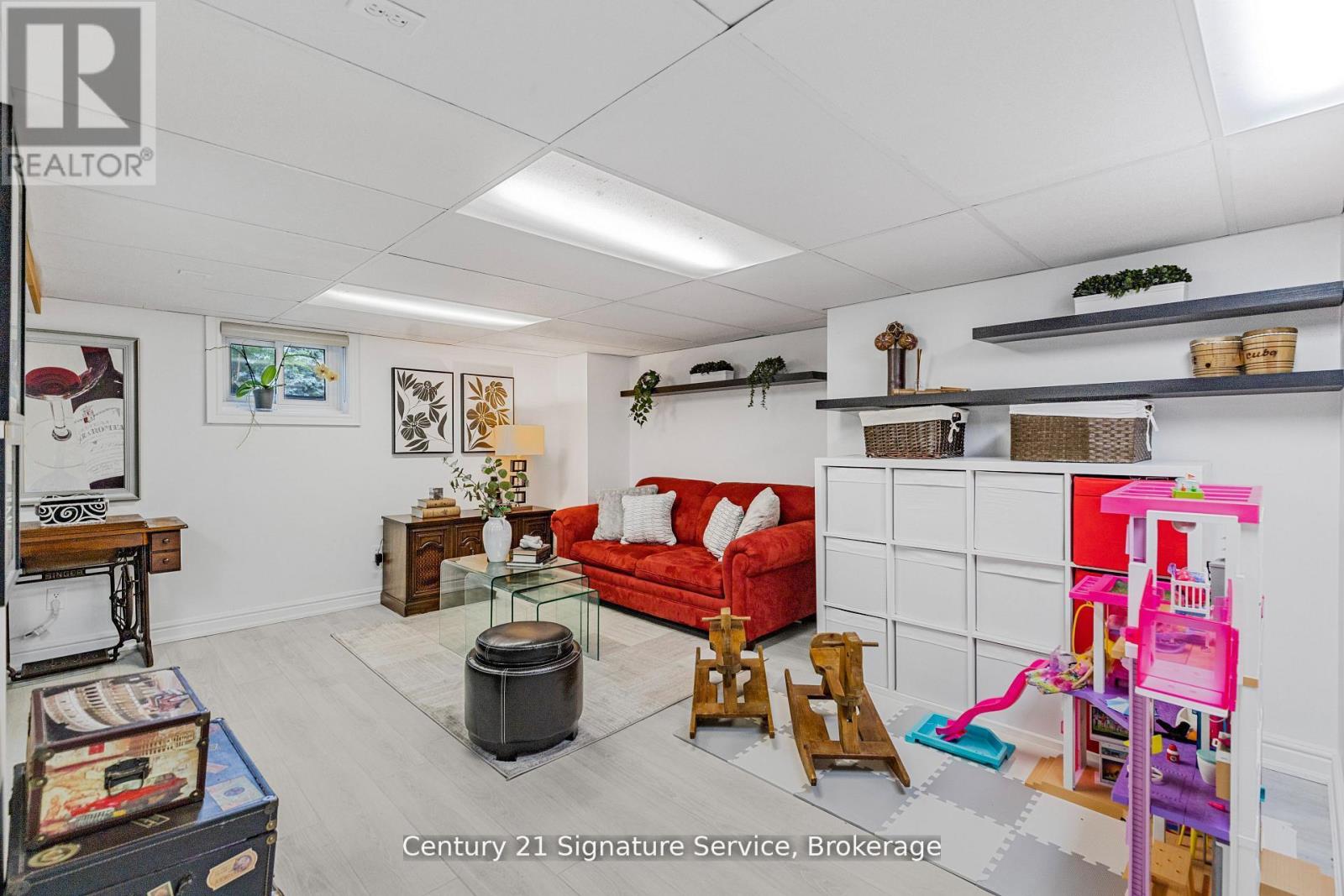 Photo 17 of 33 Mcintosh Avenue, Toronto ON