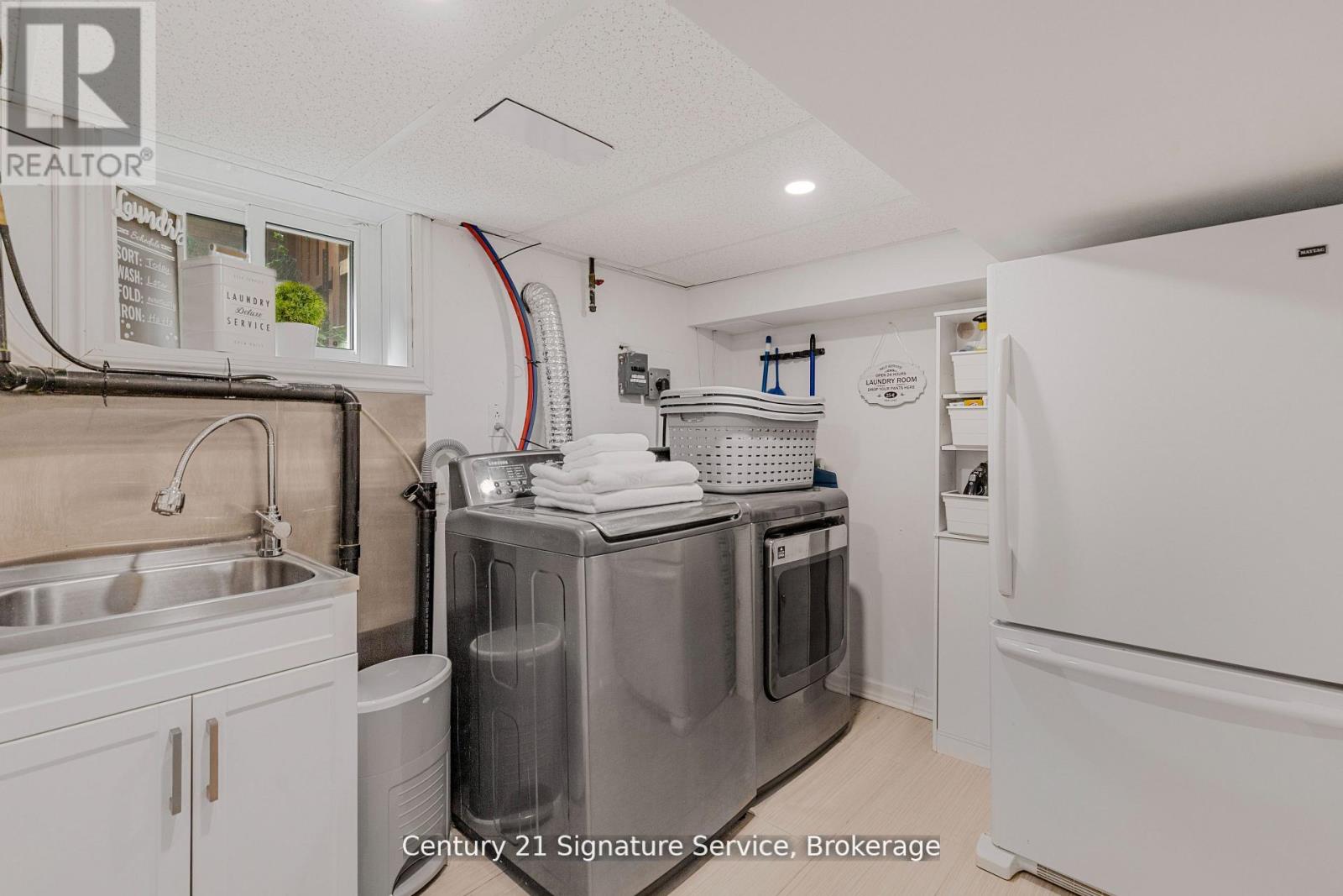 Photo 19 of 33 Mcintosh Avenue, Toronto ON
