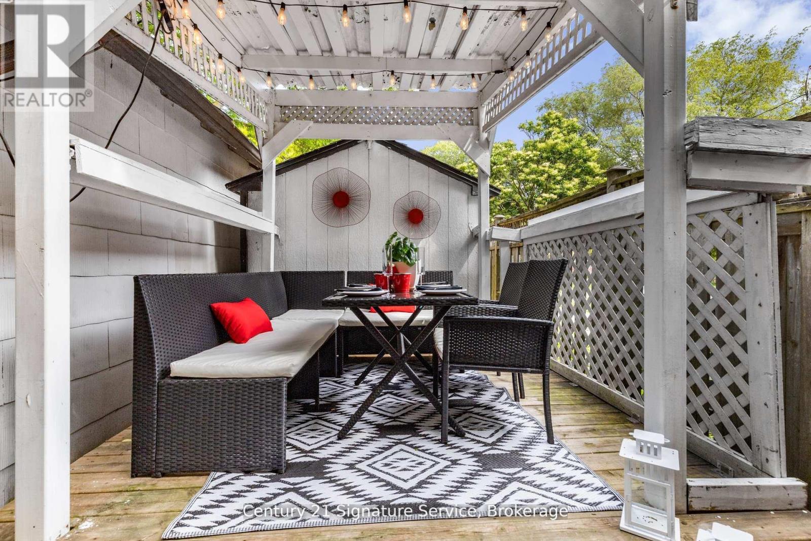 Photo 25 of 33 Mcintosh Avenue, Toronto ON