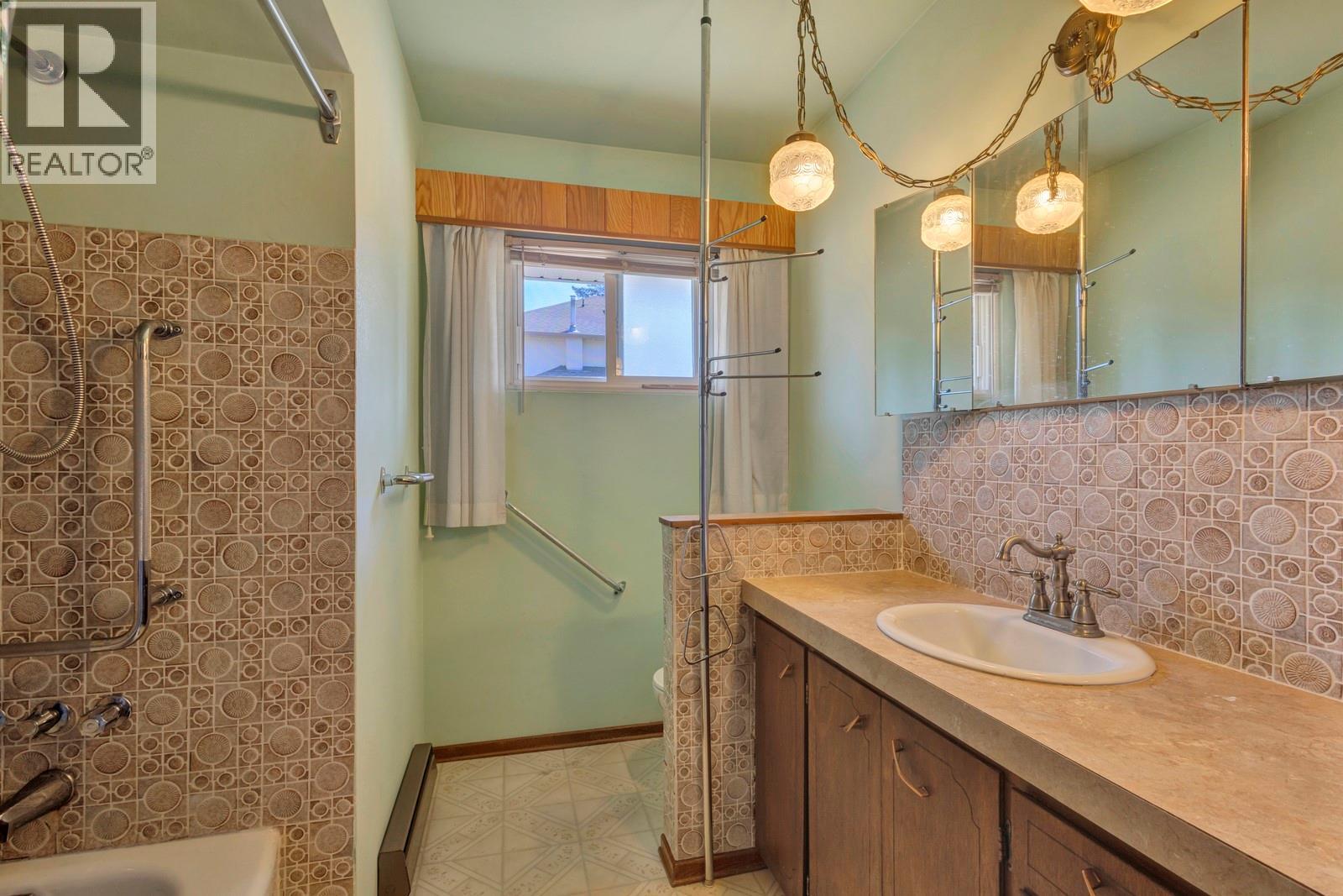 Photo 15 of 4693 Raymer Road, Kelowna BC