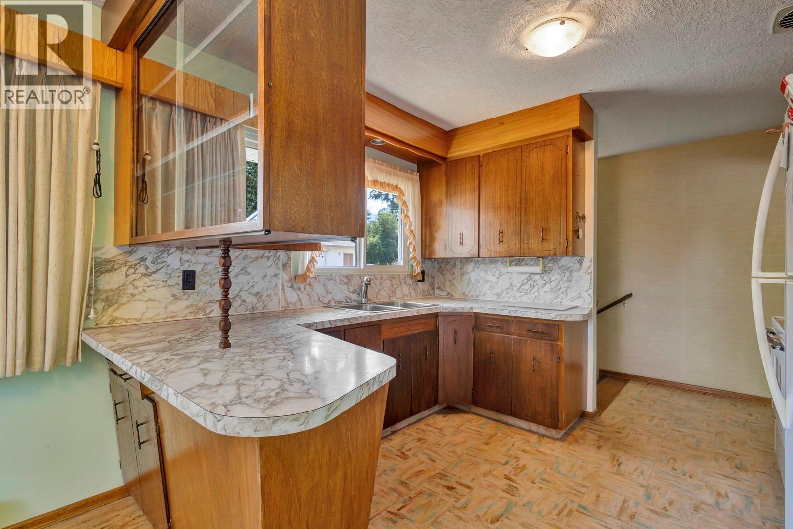 Photo 7 of 4693 Raymer Road, Kelowna BC