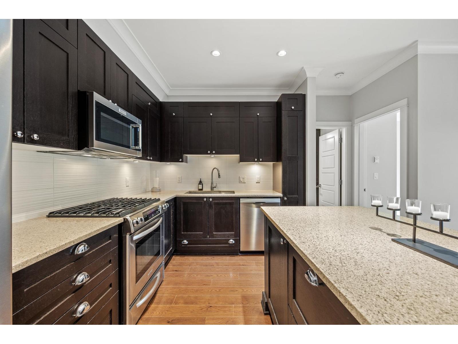 Photo 8 of 116 15185 36 Avenue, Surrey BC