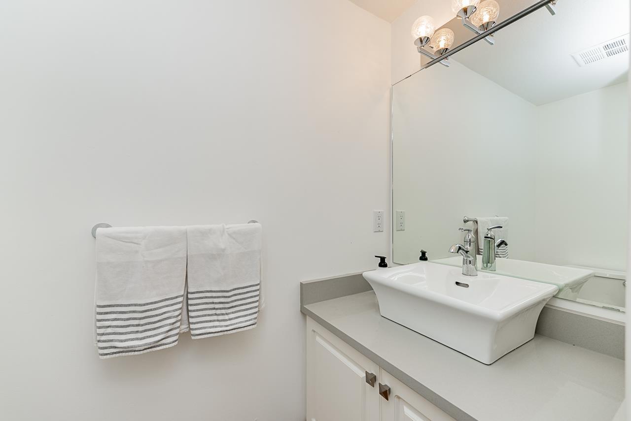 Photo 10 of 106 15550 26 Avenue, Surrey BC