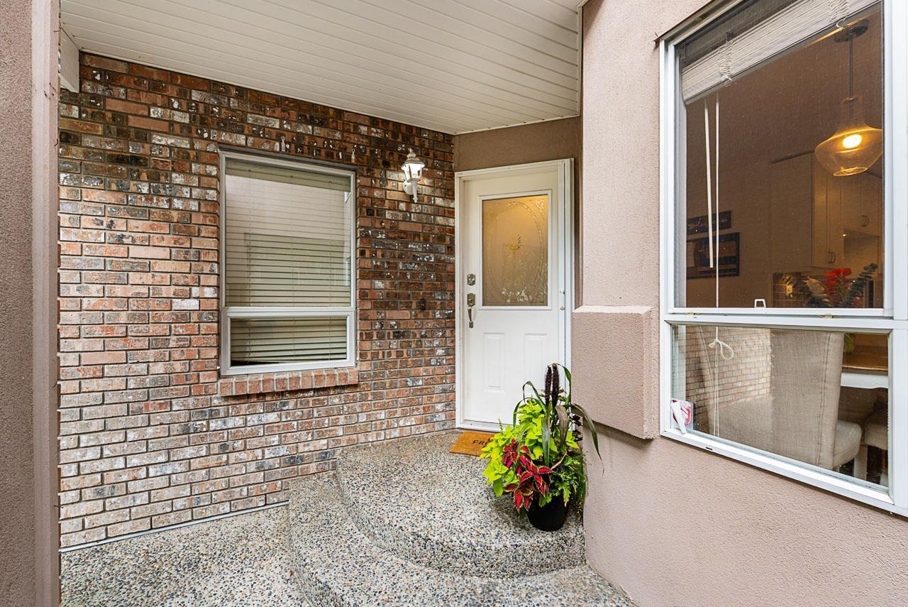 Photo 3 of 106 15550 26 Avenue, Surrey BC