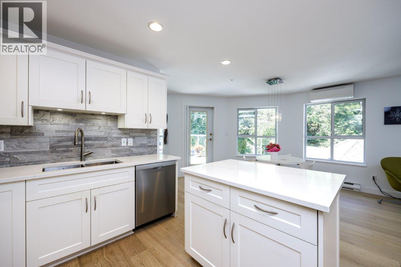 Photo 15 of 401 1283 Parkgate Avenue, North Vancouver BC