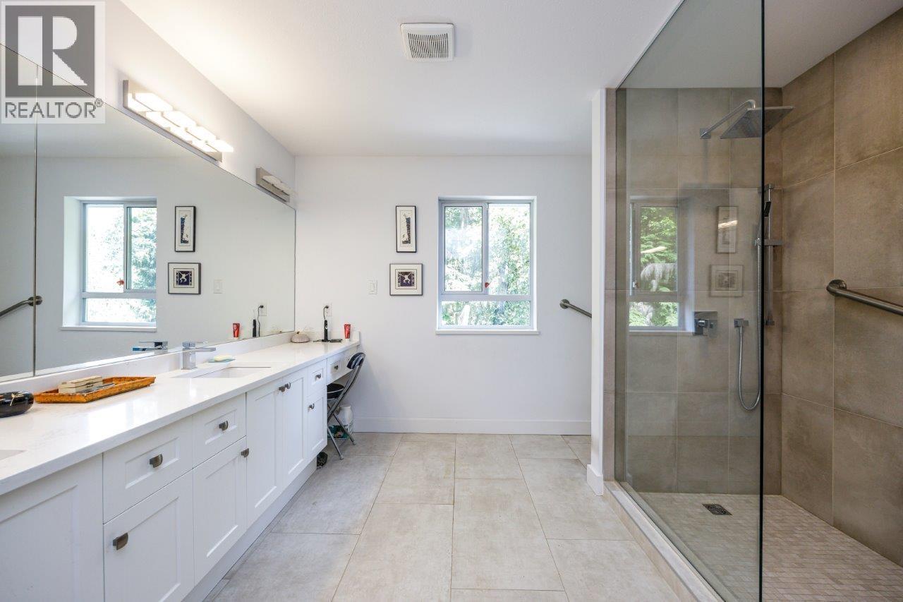 Photo 30 of 401 1283 Parkgate Avenue, North Vancouver BC