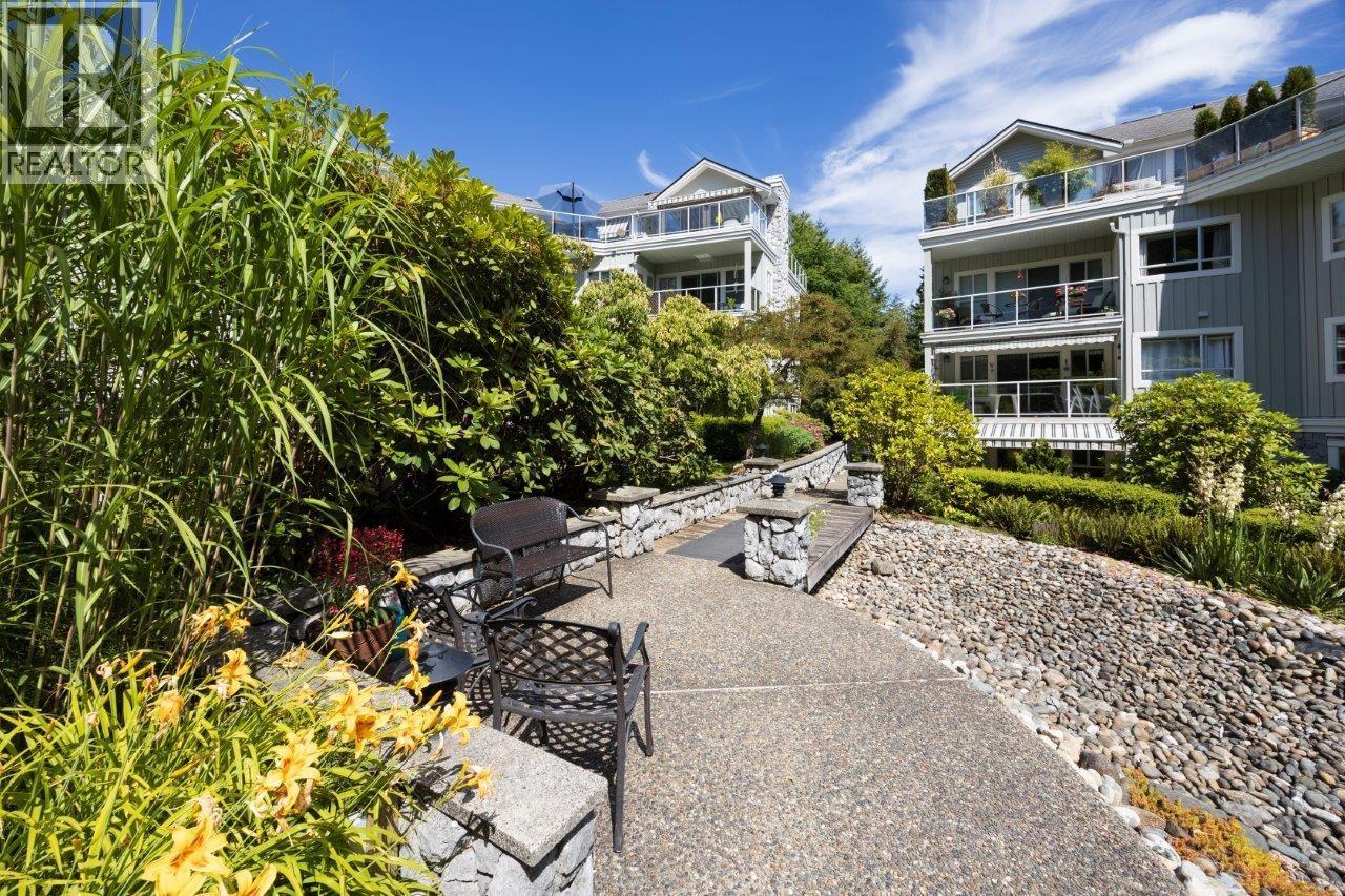 Photo 10 of 401 1283 Parkgate Avenue, North Vancouver BC