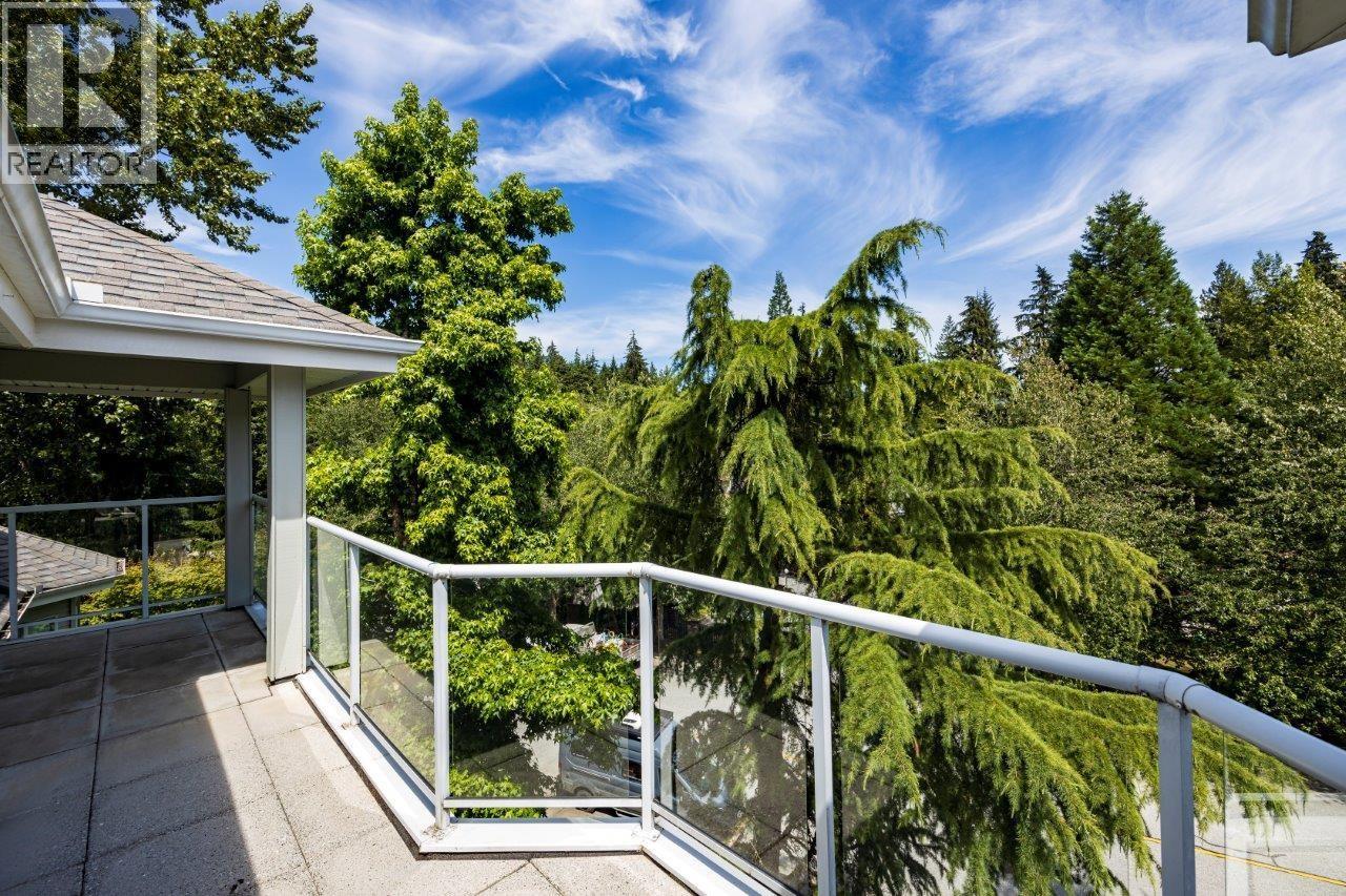 Photo 4 of 401 1283 Parkgate Avenue, North Vancouver BC