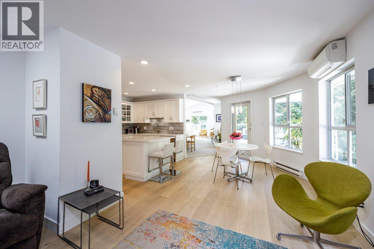 Photo 8 of 401 1283 Parkgate Avenue, North Vancouver BC