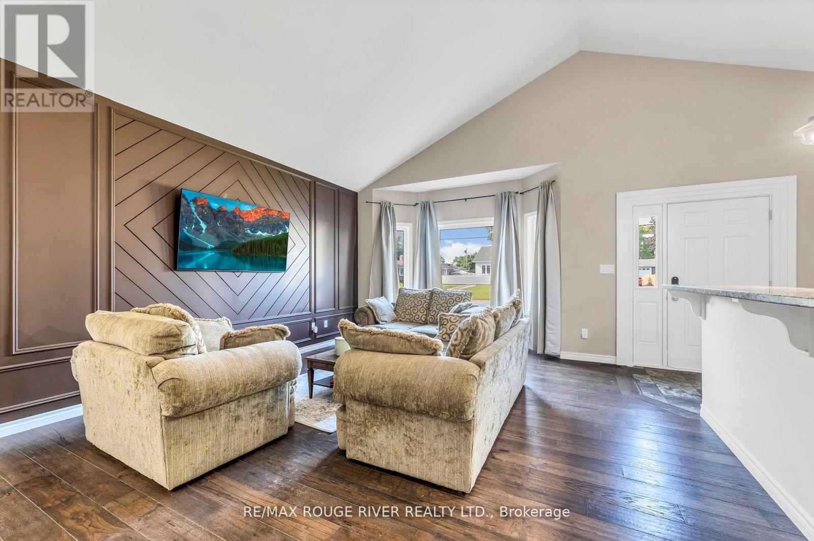 Photo 12 of 100 Queen Street, Kawartha Lakes ON
