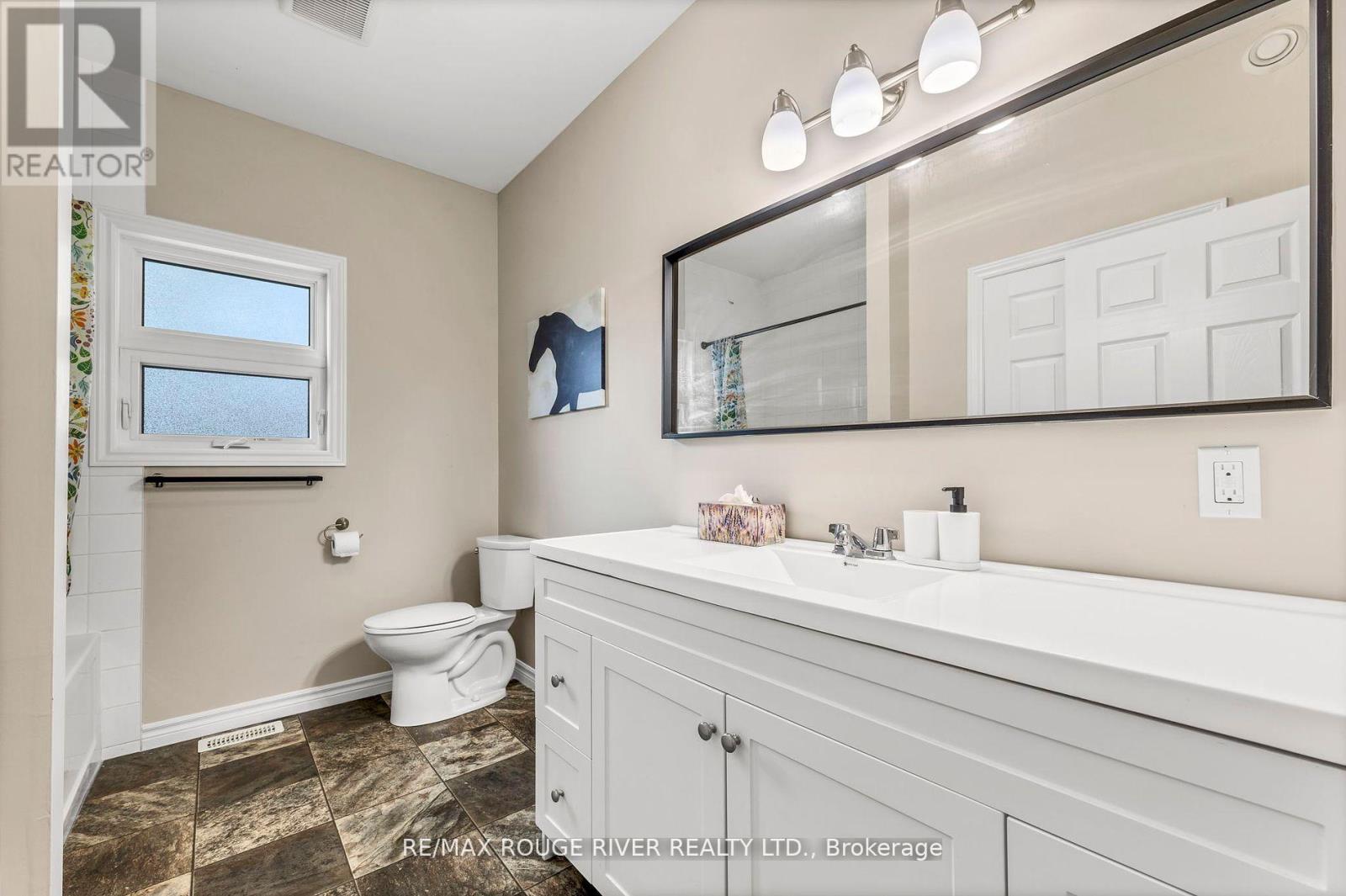 Photo 15 of 100 Queen Street, Kawartha Lakes ON