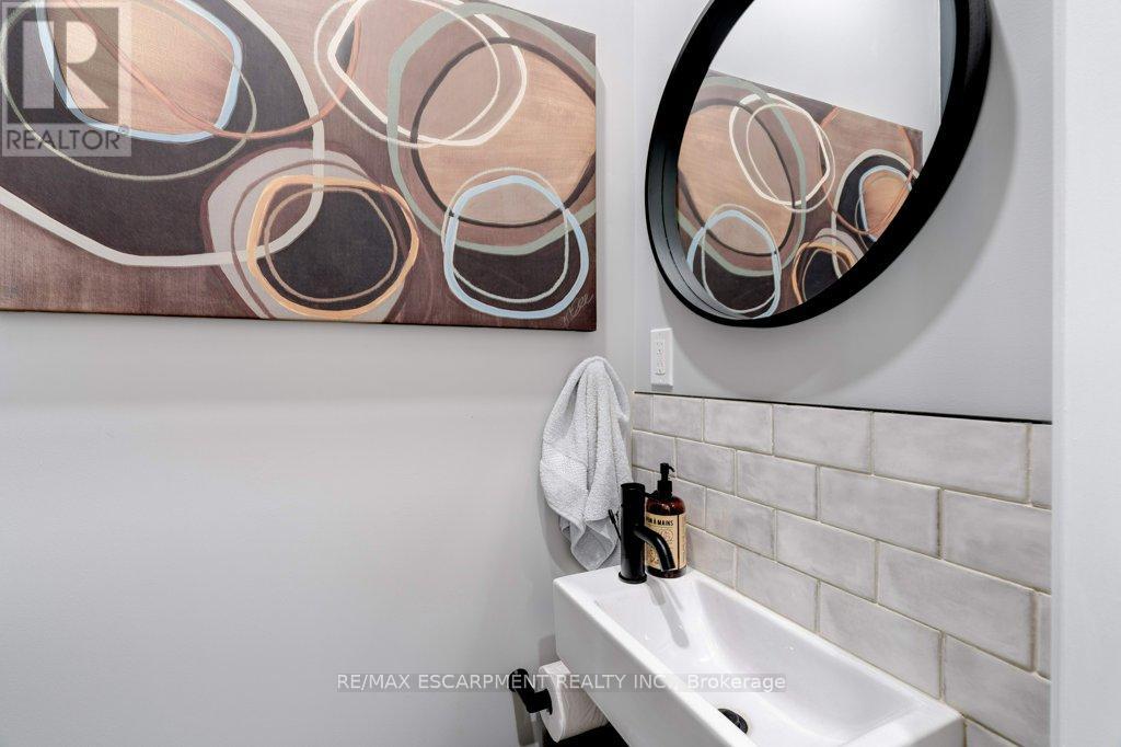 Photo 10 of 79 Browview Drive, Hamilton ON