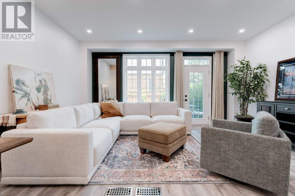 Photo 18 of 79 Browview Drive, Hamilton ON