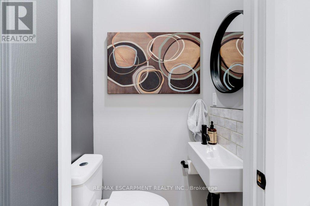 Photo 9 of 79 Browview Drive, Hamilton ON
