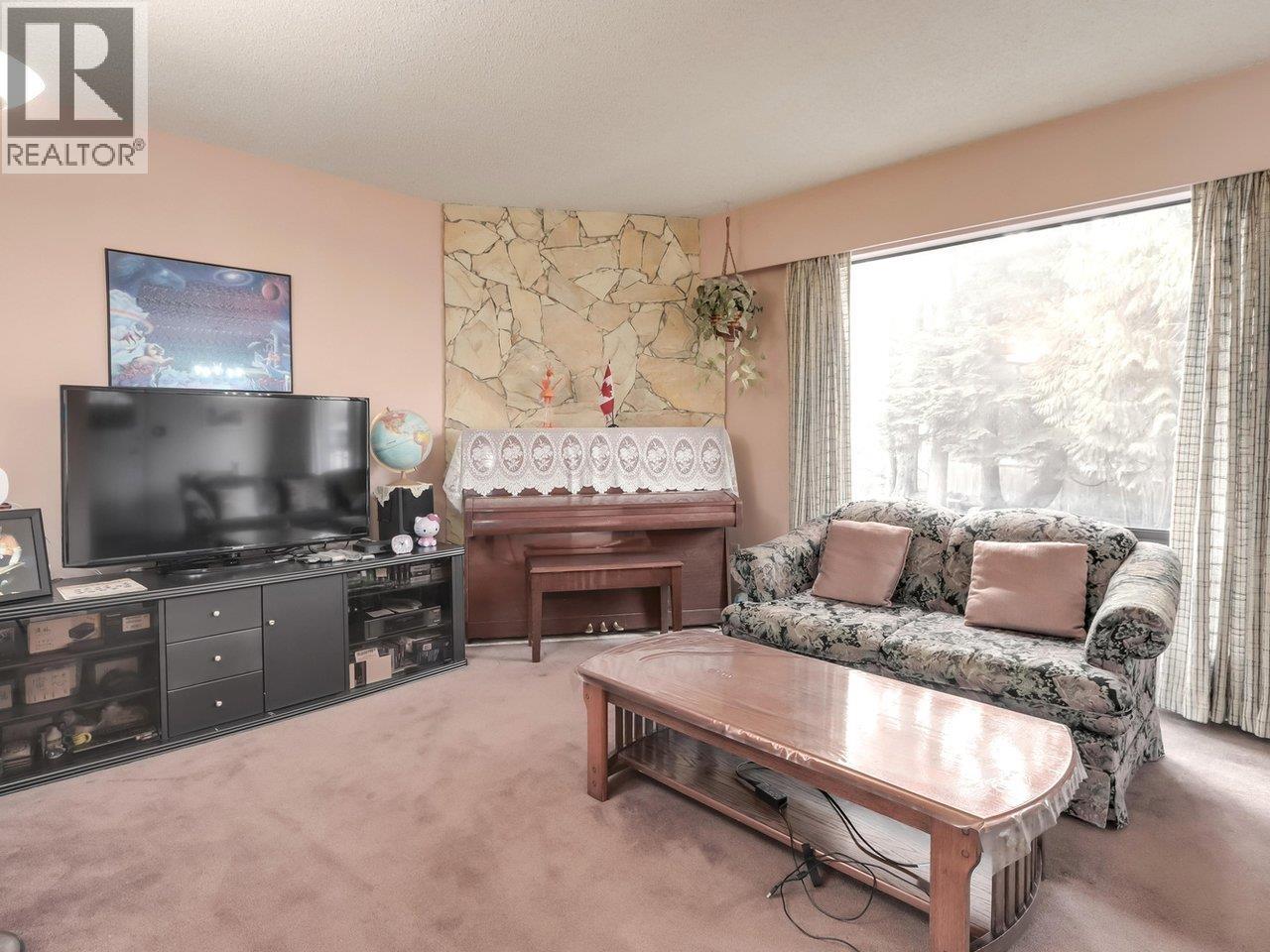 Photo 13 of 2027 Kirkstone Road, North Vancouver BC