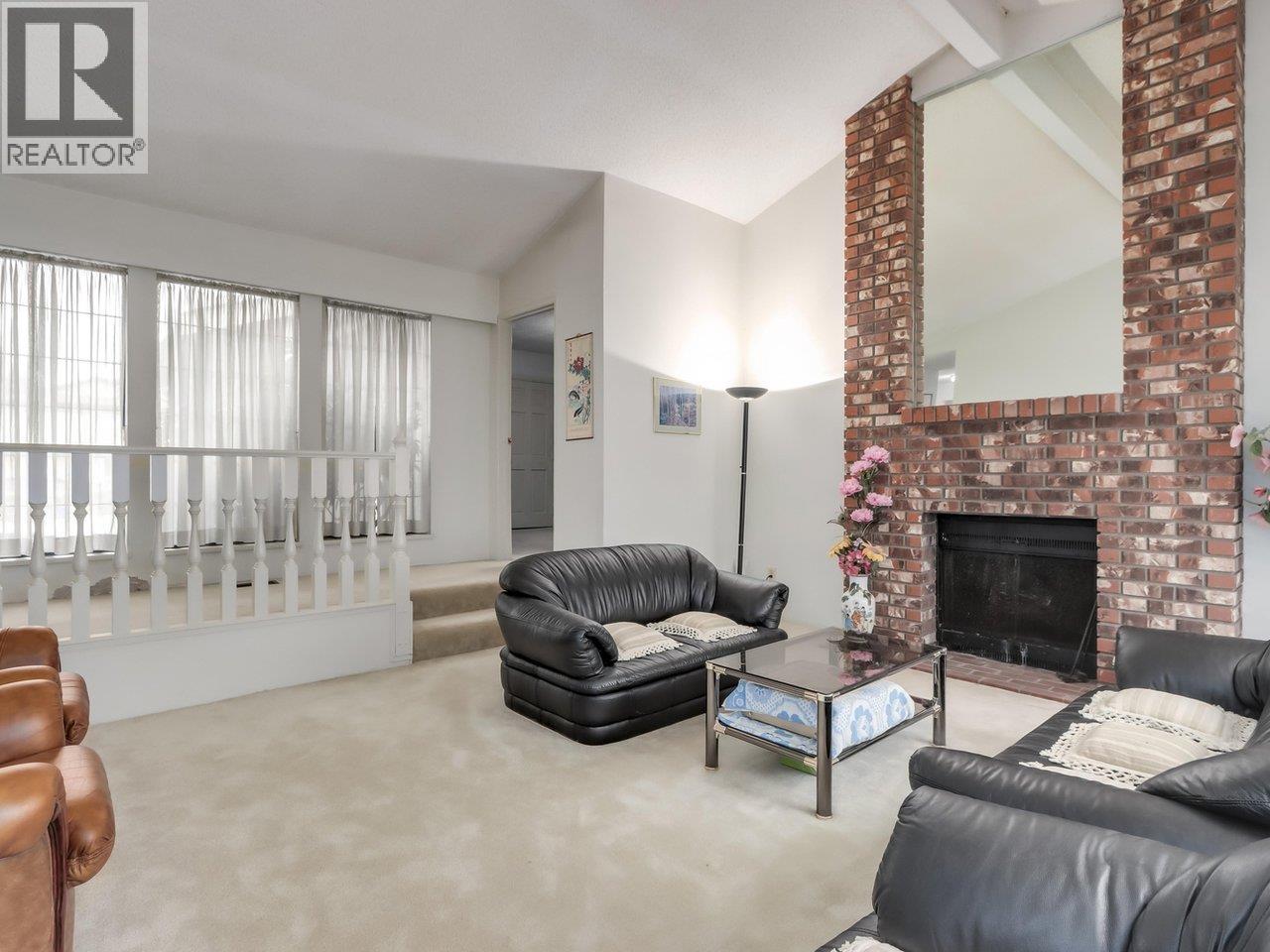 Photo 5 of 2027 Kirkstone Road, North Vancouver BC