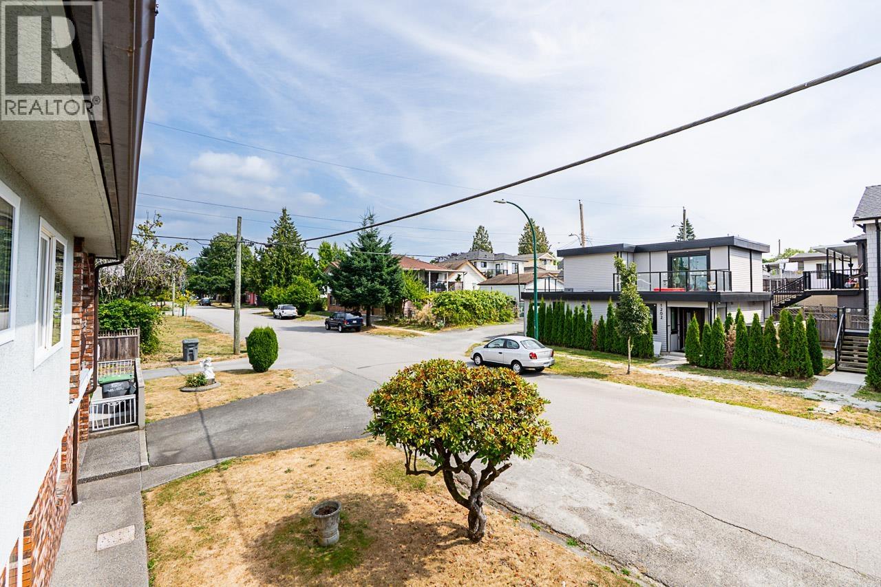 Photo 35 of 2805 William Street, Vancouver BC
