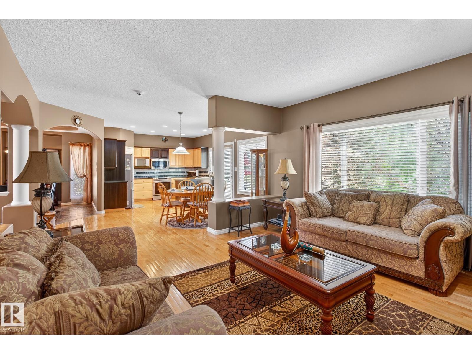 Photo 13 of 2007 Haddow Dr Nw, Edmonton AB