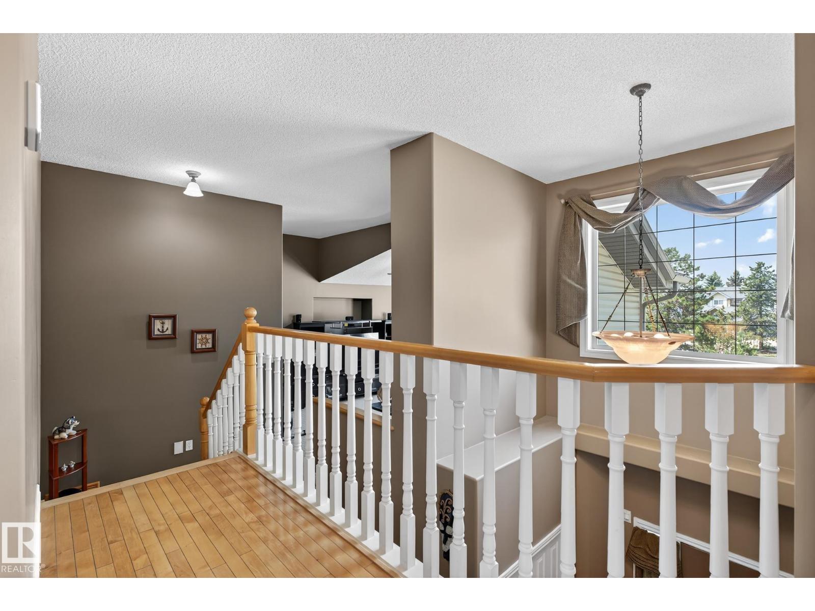 Photo 30 of 2007 Haddow Dr Nw, Edmonton AB