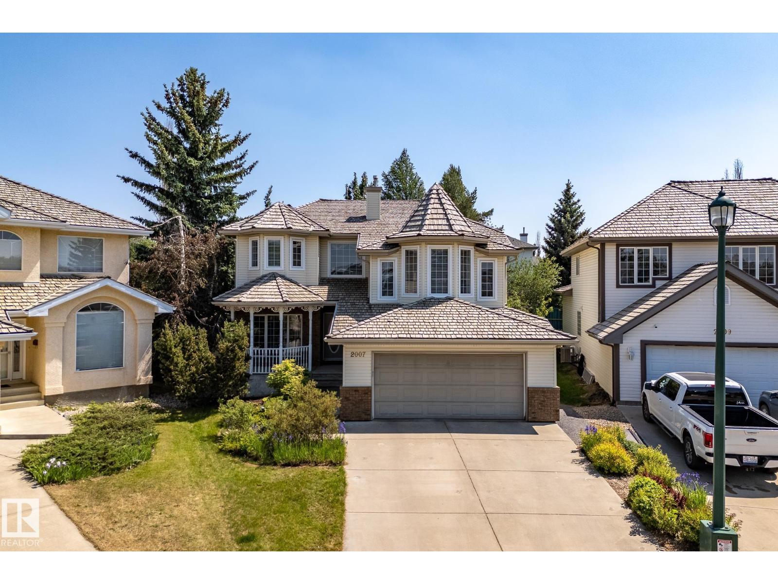 Photo 4 of 2007 Haddow Dr Nw, Edmonton AB