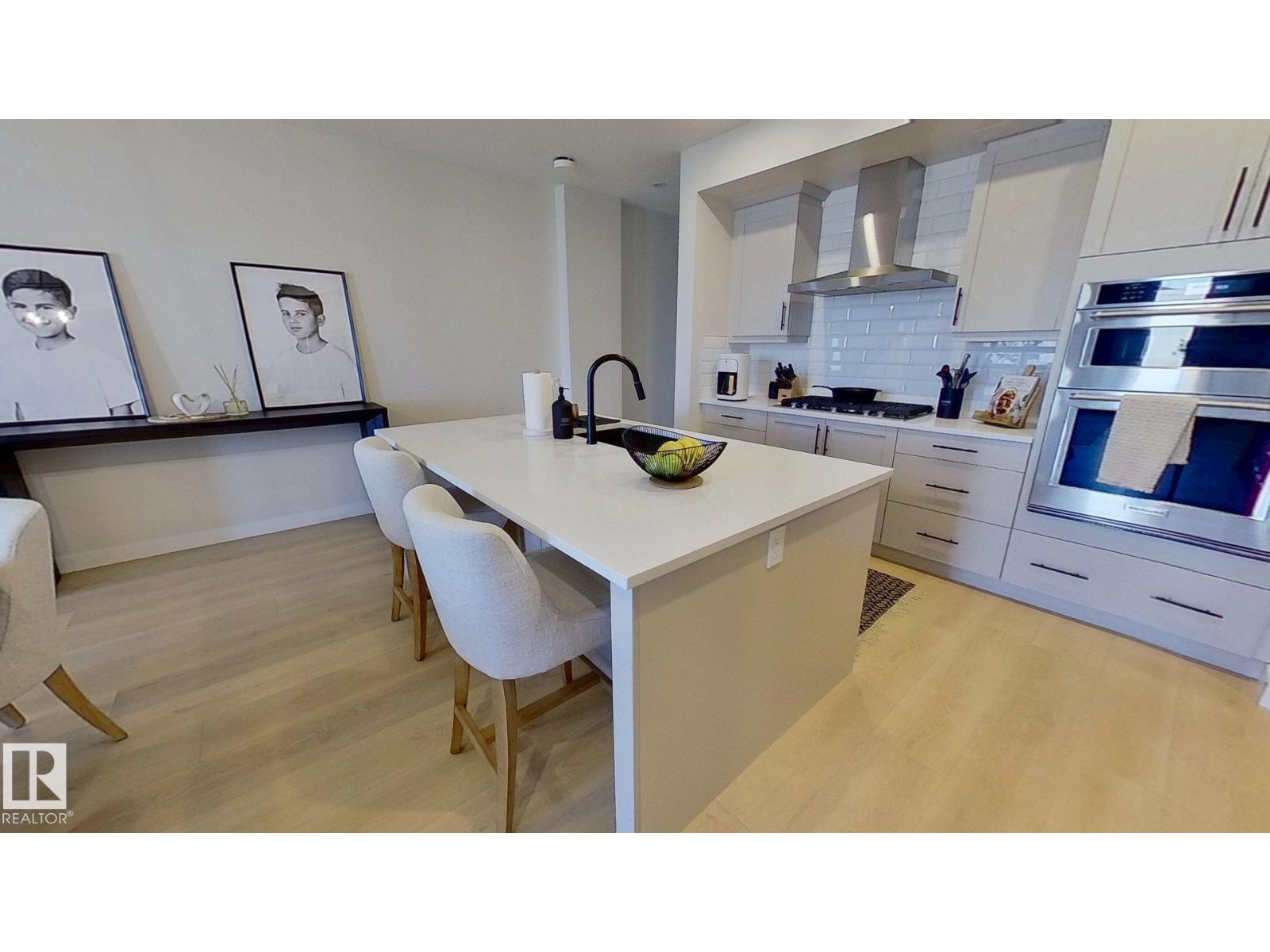Photo 9 of 19286 22 A Av Nw, Edmonton AB