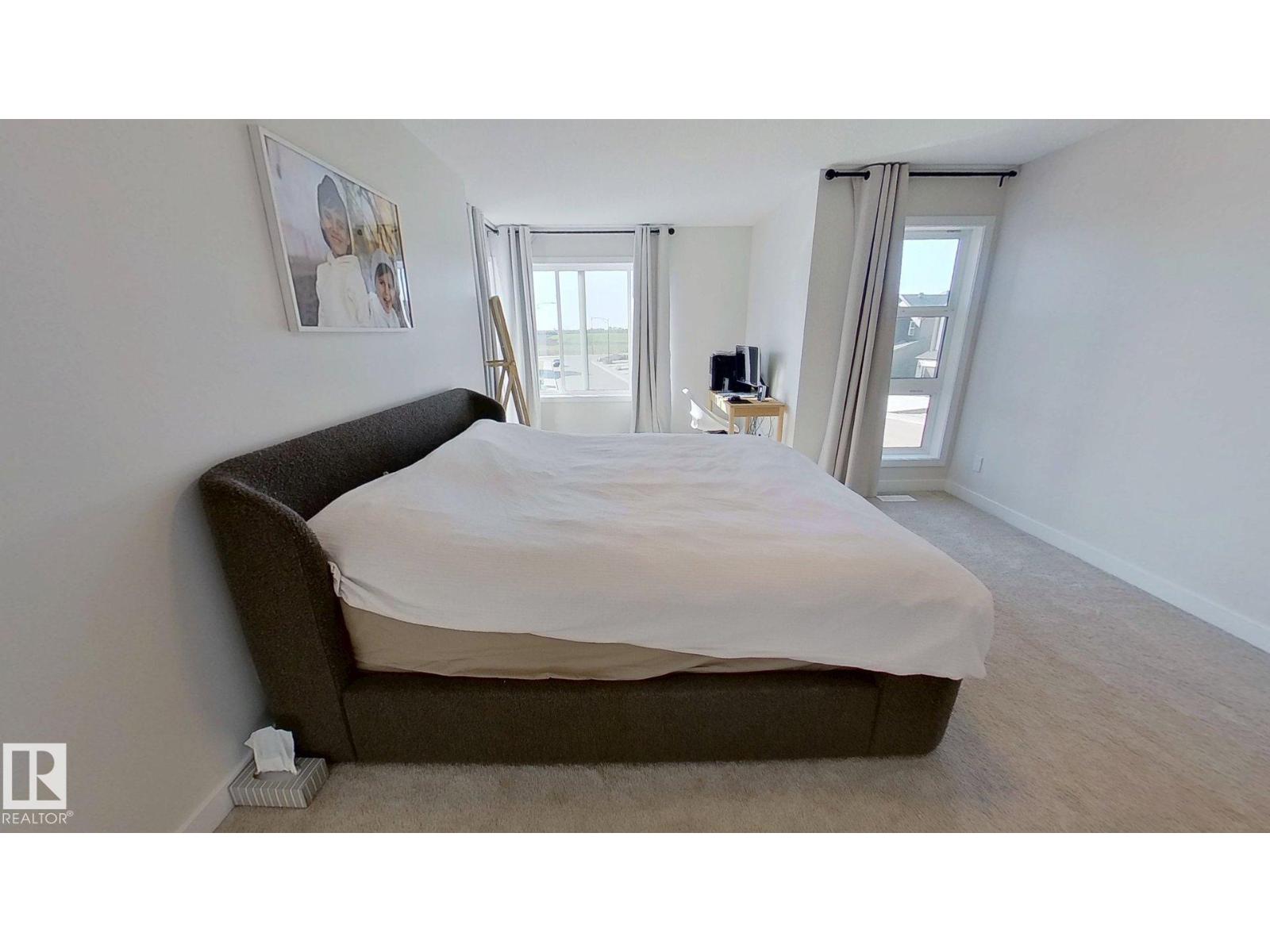 Photo 10 of 19286 22 A Av Nw, Edmonton AB