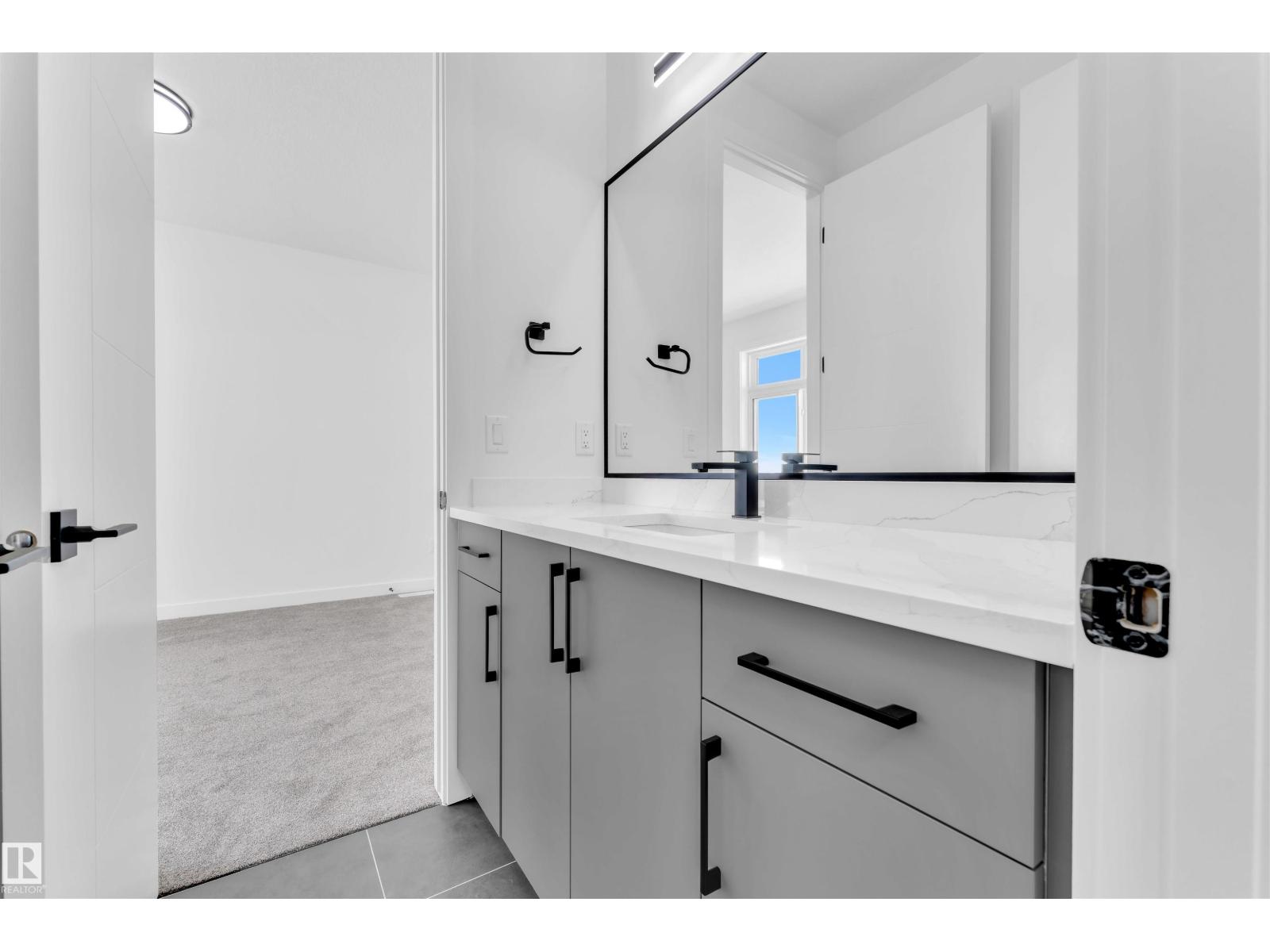 Photo 5 of 416 Pine Pt, Leduc AB