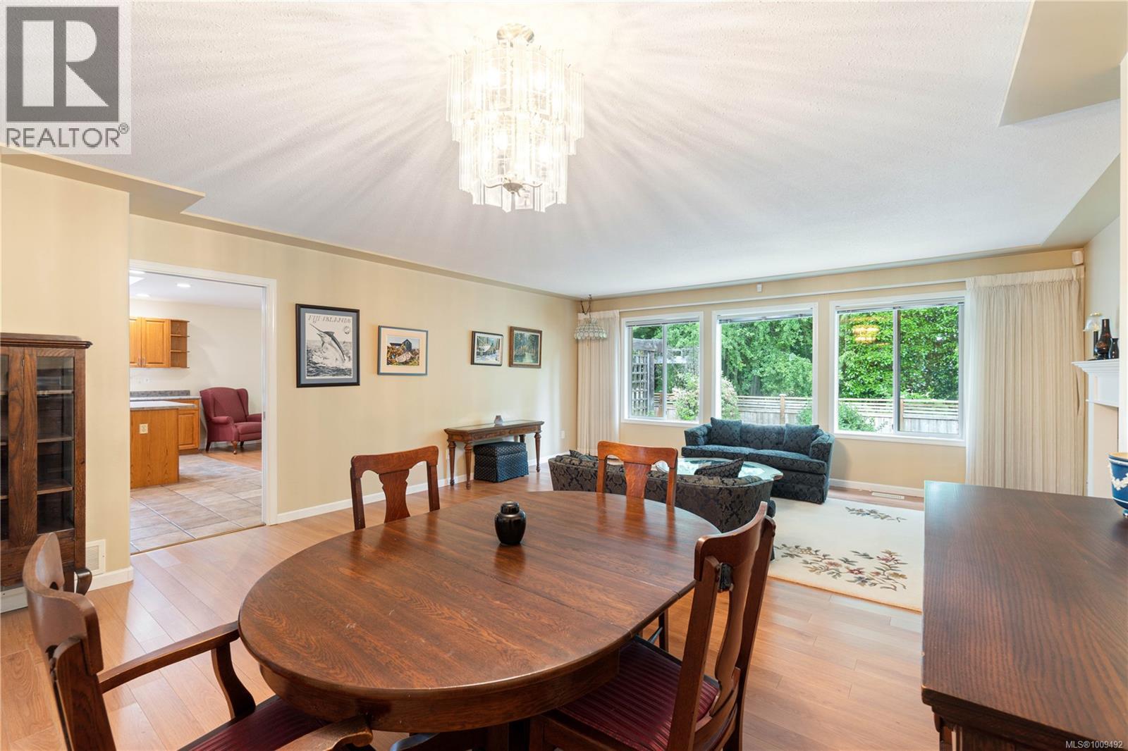 Photo 5 of 515 Seaward Way, Qualicum Beach BC