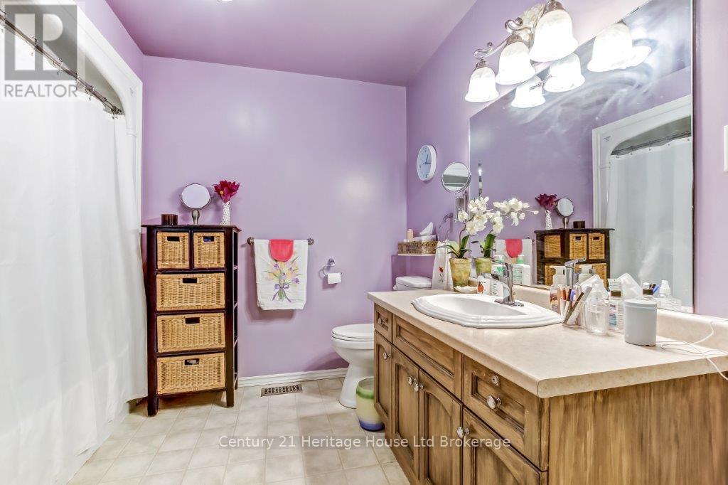 Photo 15 of 23 928 Lorene Street, Woodstock ON