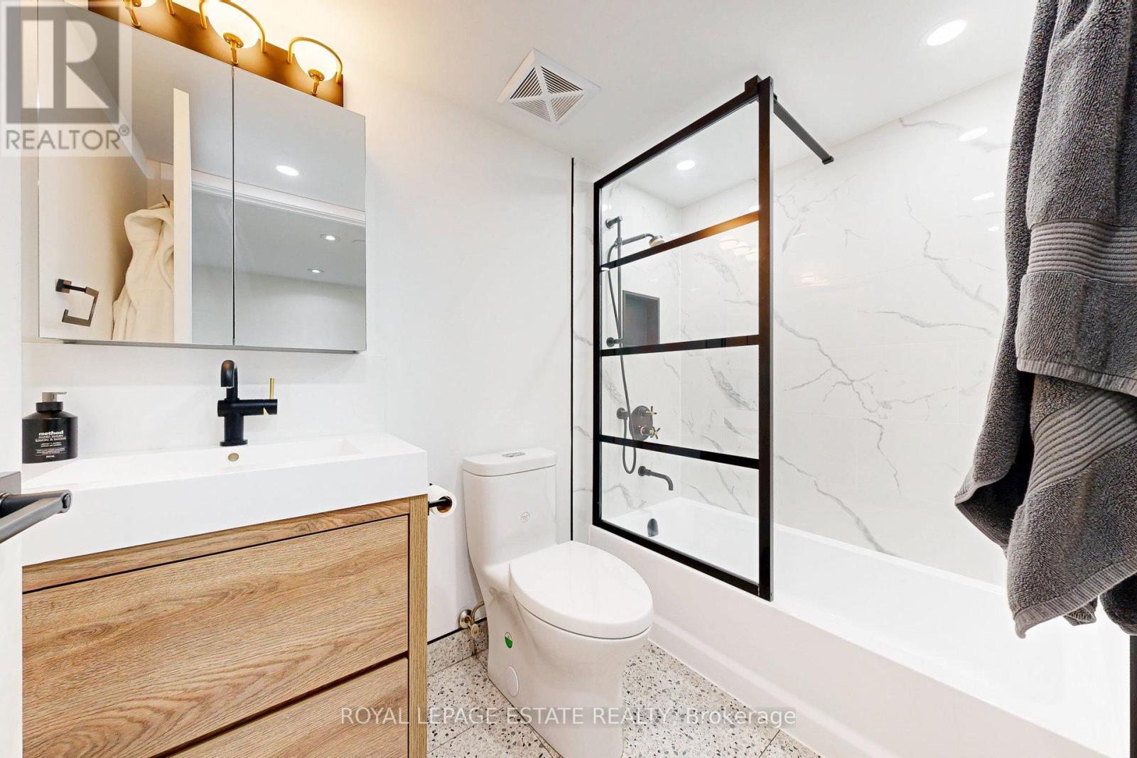 Photo 30 of 110 55 Stewart Street, Toronto ON