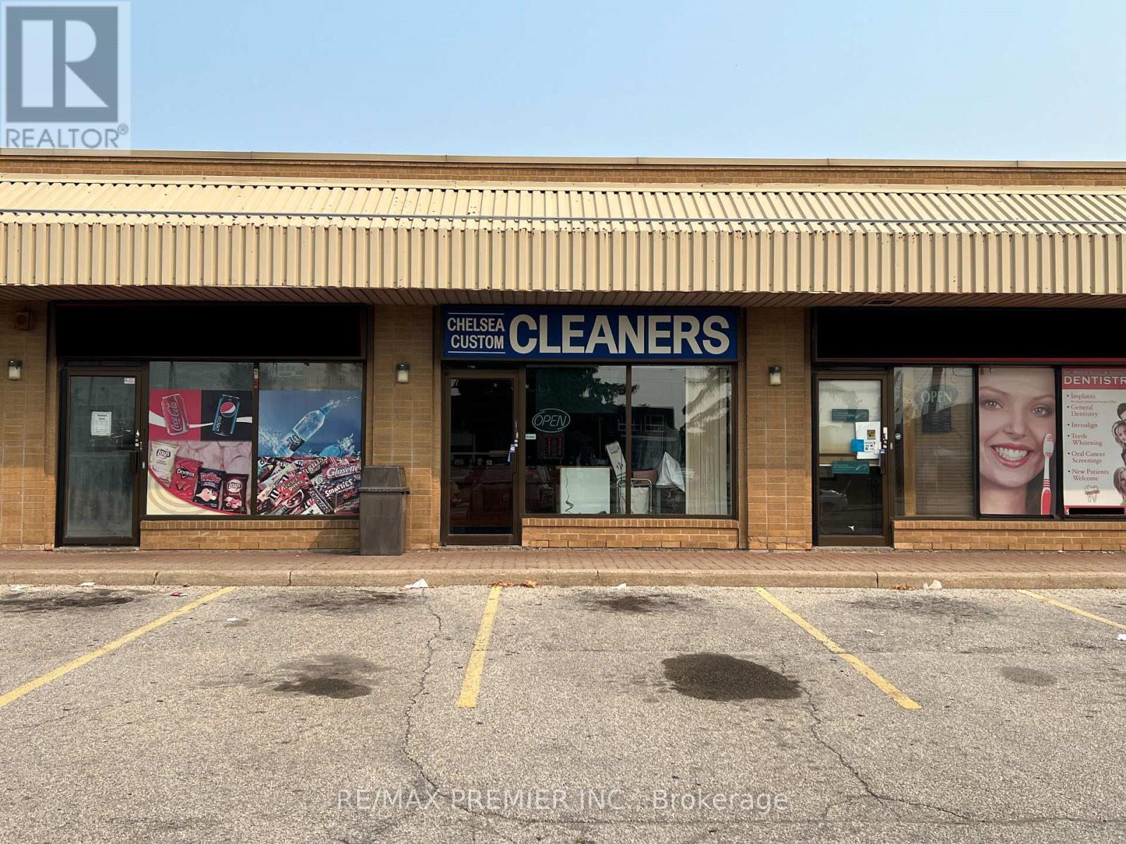 Photo 1 of 12 7007 Islington Avenue, Vaughan ON