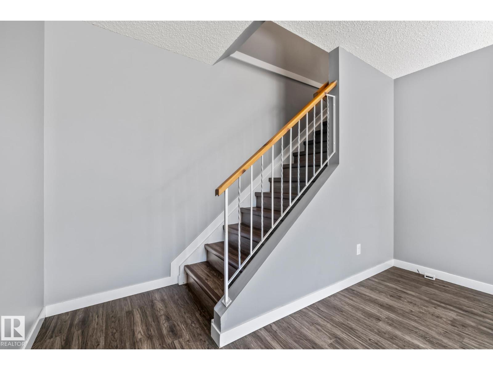 Photo 13 of 2 B Clareview Vg Nw, Edmonton AB