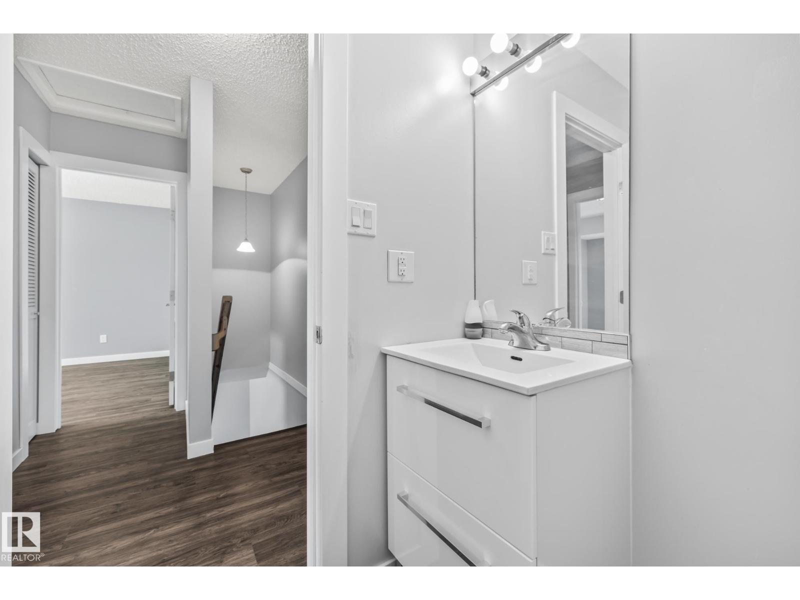 Photo 12 of 2 B Clareview Vg Nw, Edmonton AB
