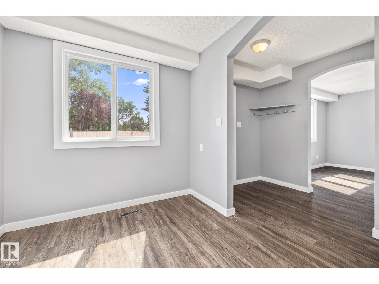 Photo 10 of 2 B Clareview Vg Nw, Edmonton AB