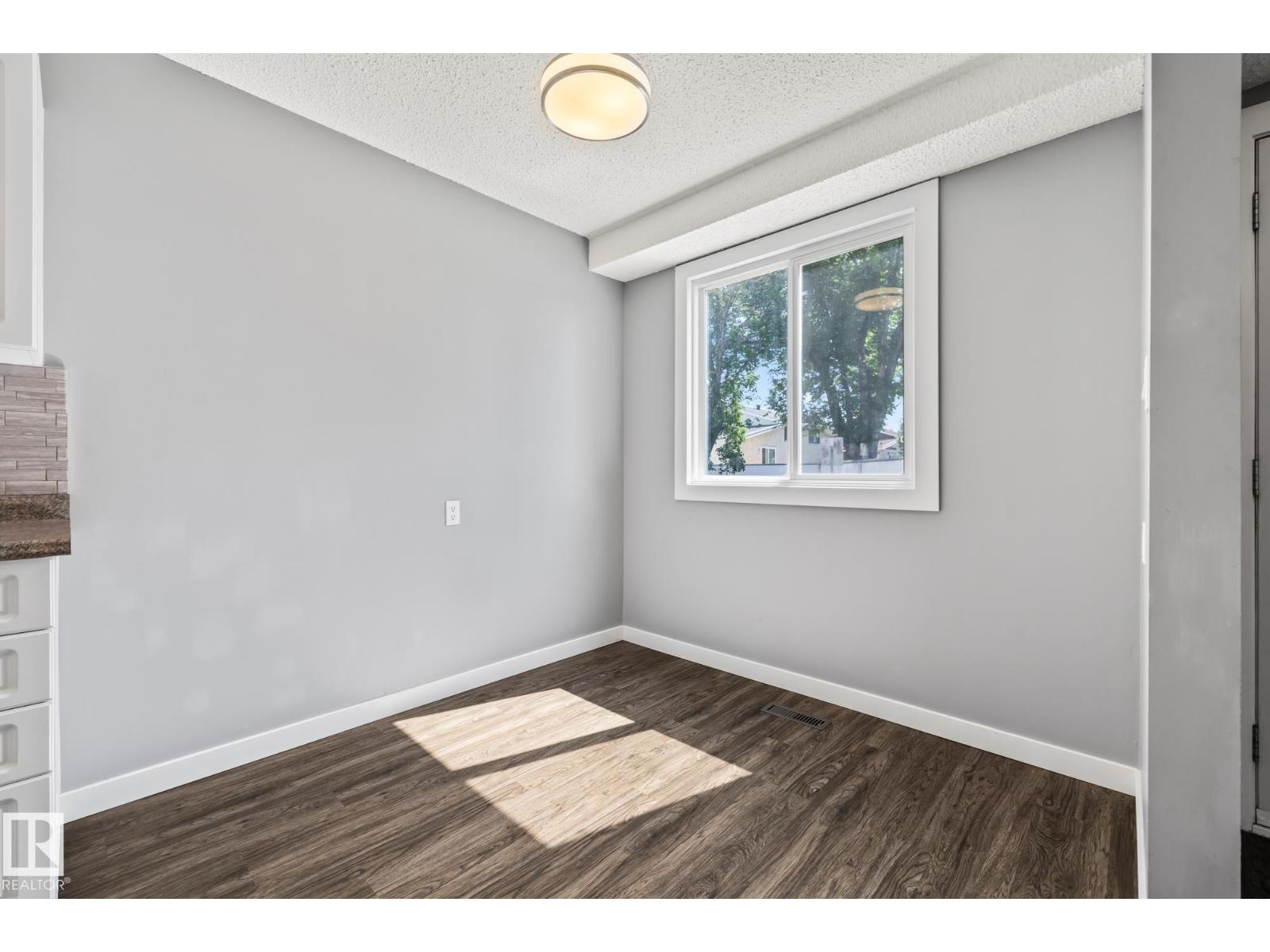 Photo 15 of 2 B Clareview Vg Nw, Edmonton AB