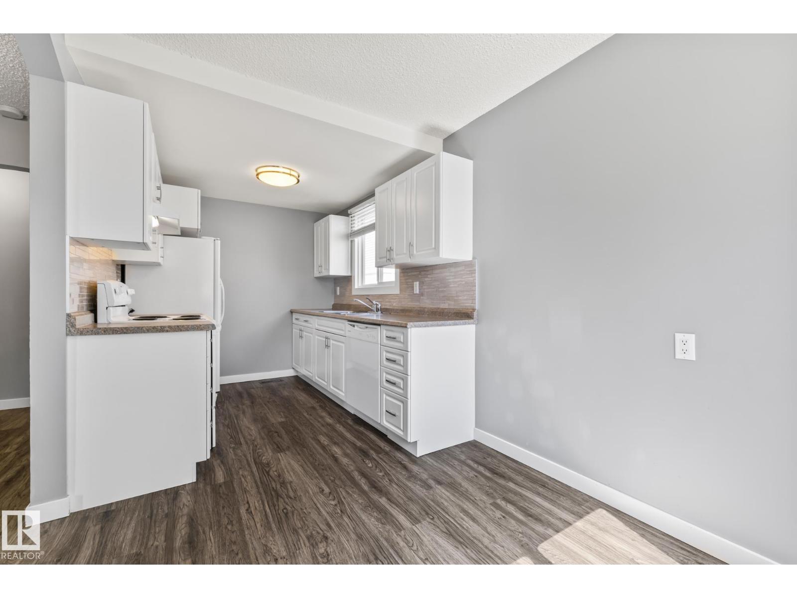 Photo 20 of 2 B Clareview Vg Nw, Edmonton AB