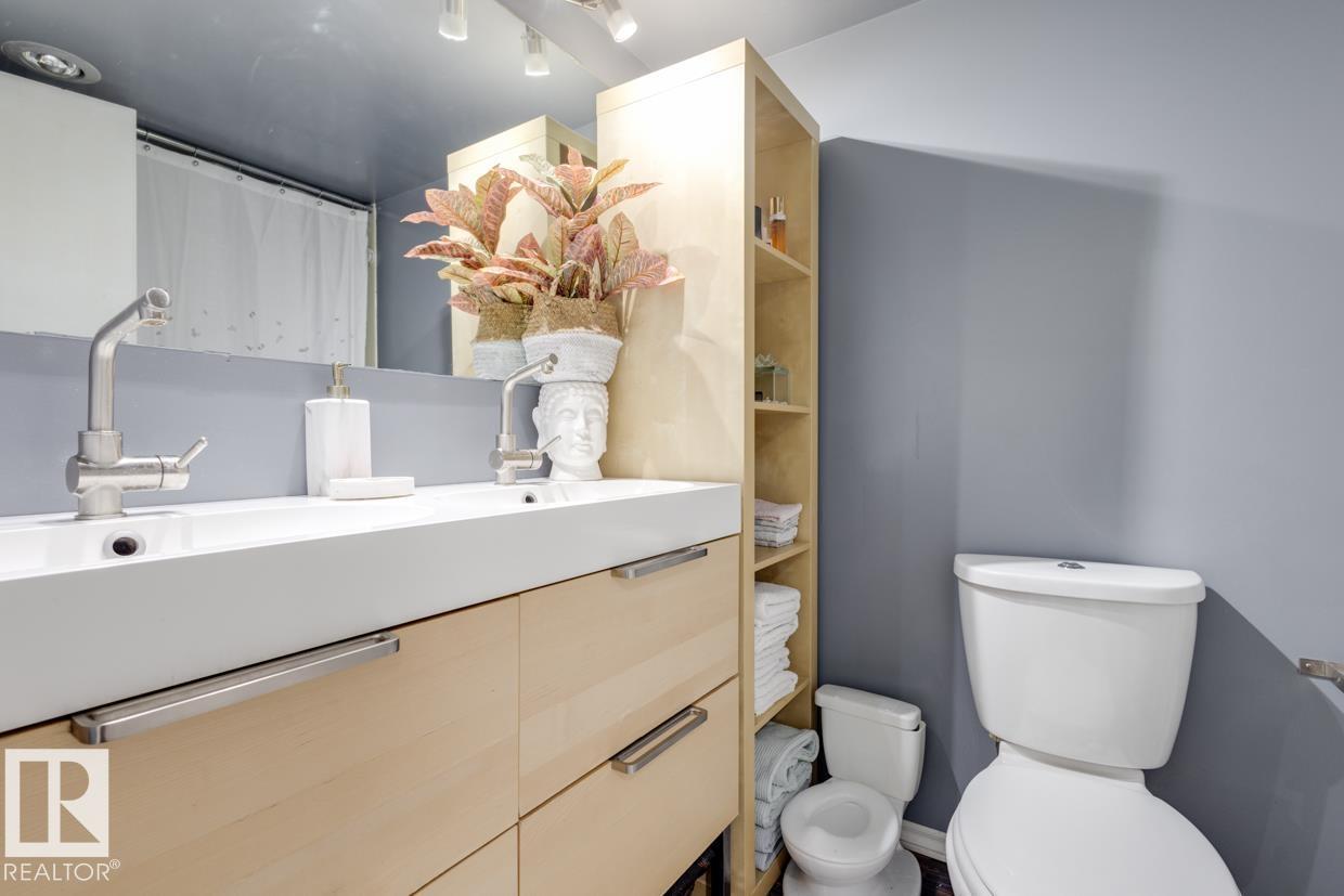 Photo 10 of 172 8735 165 St Nw, Edmonton AB