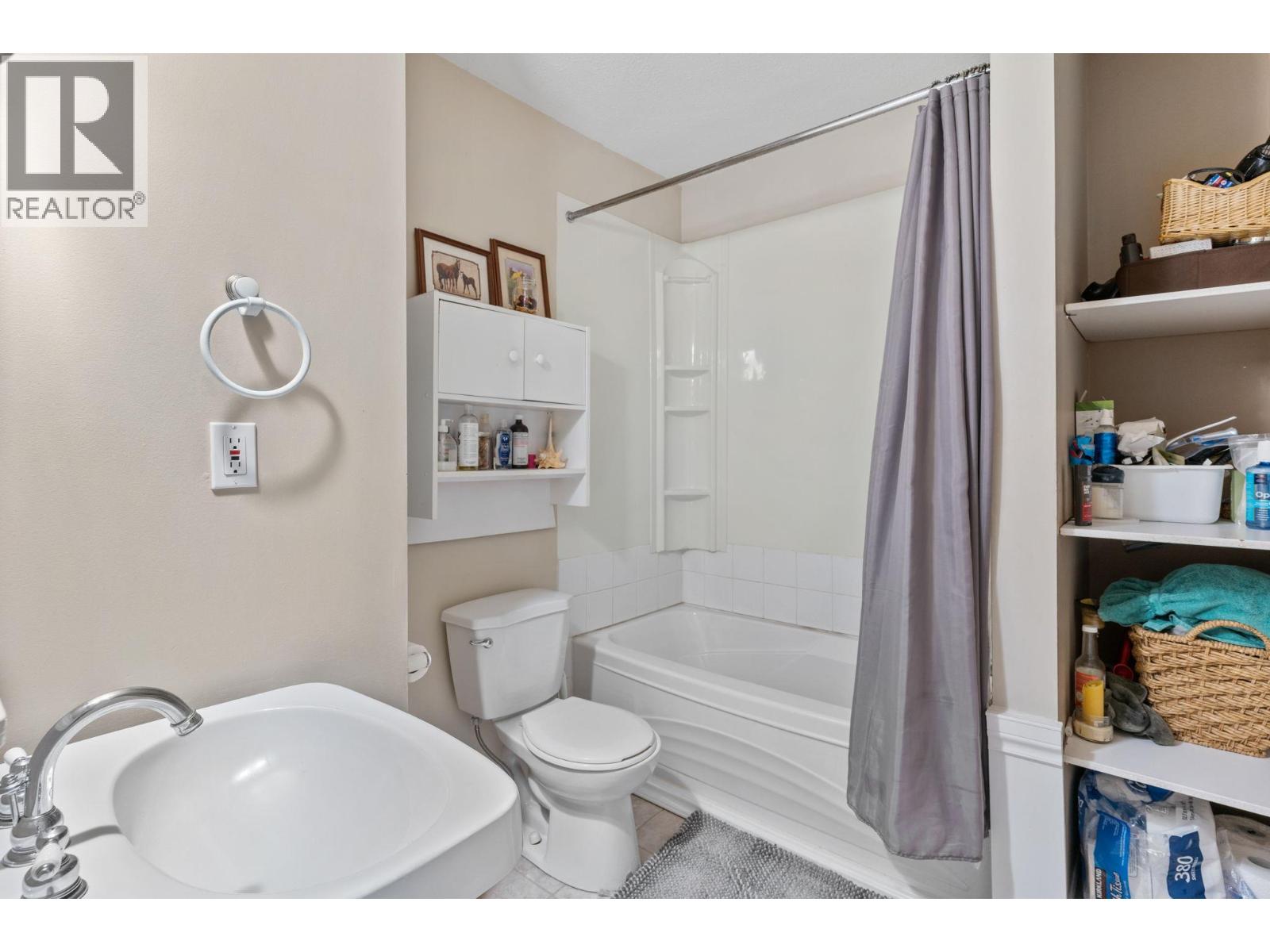 Photo 11 of 853 Wilson Avenue, Kelowna BC