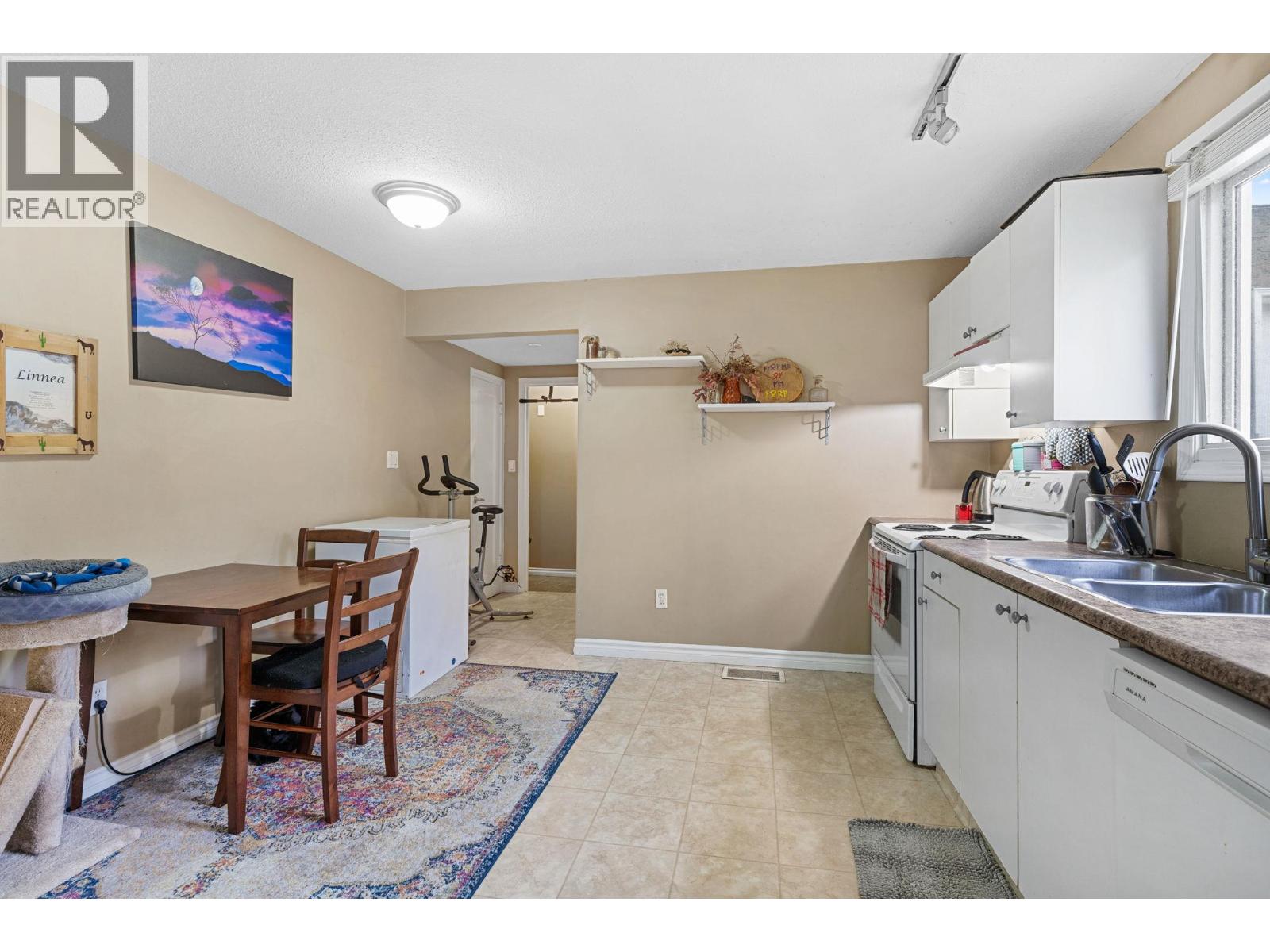Photo 7 of 853 Wilson Avenue, Kelowna BC