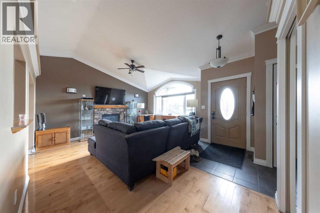 Photo 3 of 4010 74 Avenue, Lloydminster AB
