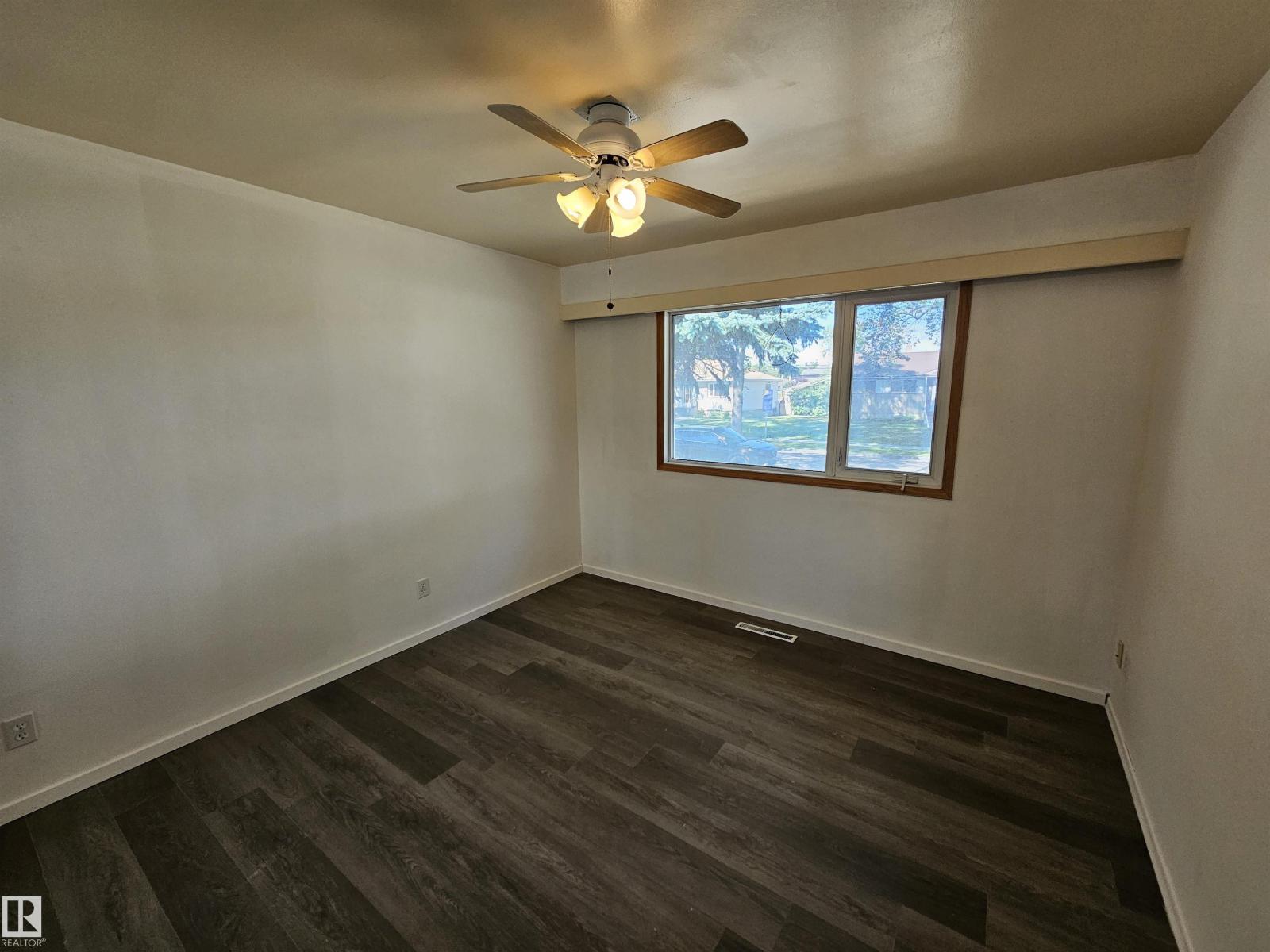 Photo 13 of 13215 116 Av Nw, Edmonton AB