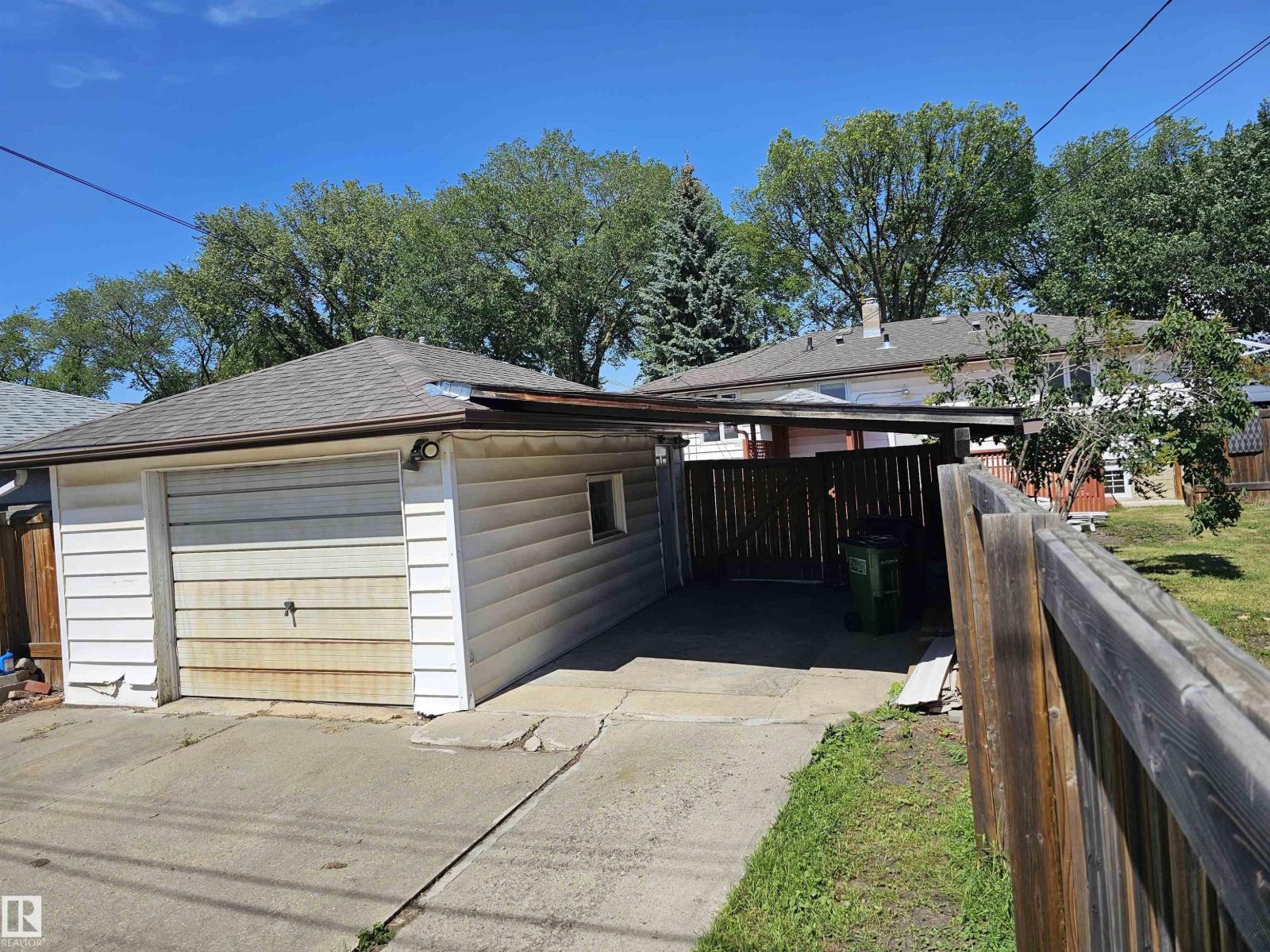Photo 6 of 13215 116 Av Nw, Edmonton AB