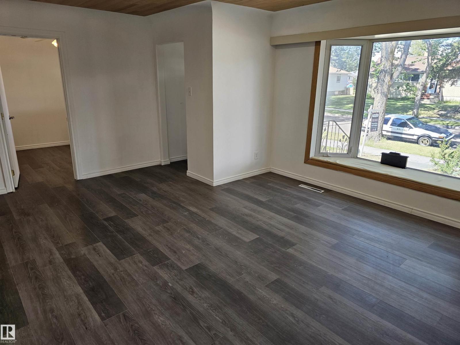 Photo 8 of 13215 116 Av Nw, Edmonton AB