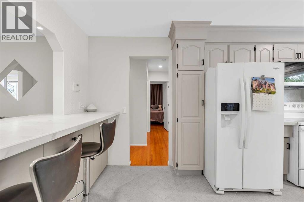 Photo 15 of 7019 Hunterbow Crescent Nw, Calgary AB