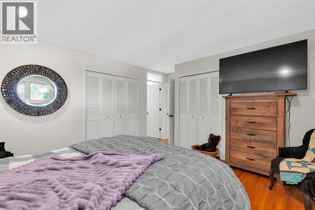 Photo 22 of 7019 Hunterbow Crescent Nw, Calgary AB