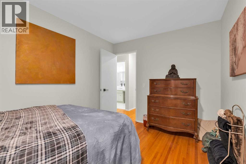 Photo 27 of 7019 Hunterbow Crescent Nw, Calgary AB